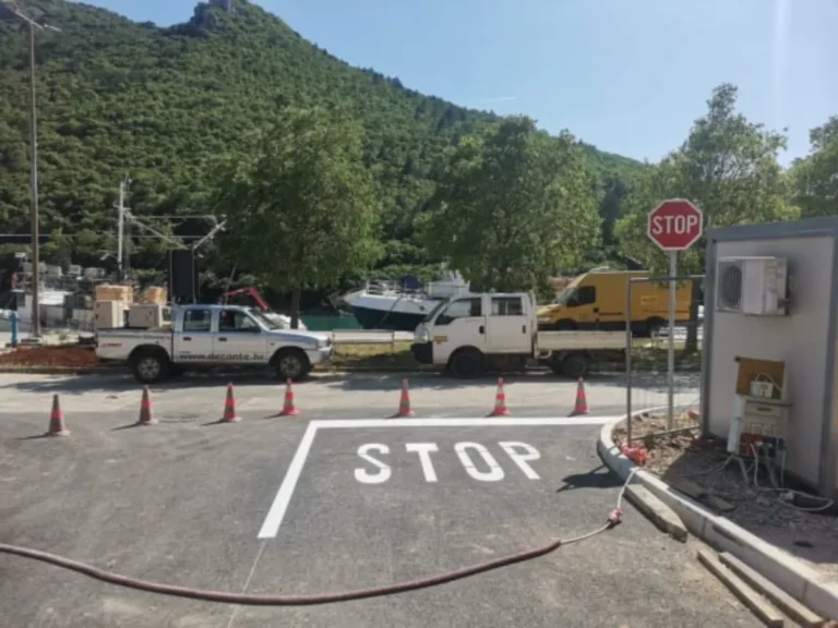 Postavljen vertikalni znak STOP i iscrtana horizontalna zaustavna linija u Plominu
