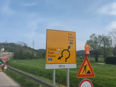 Postavljen žuti putokaz za Pulu, Rijeku i Pazin na kružnom toku obilaznice