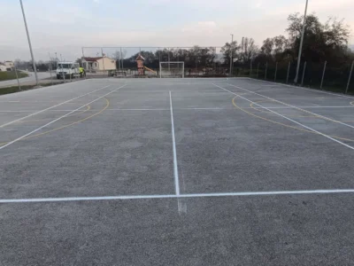 Širi prikaz rukometnog i košarkaškog terena nakon završetka radova na obilježavanju.