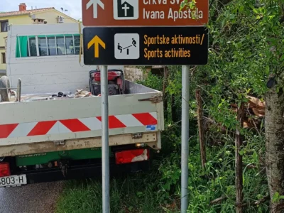 Ugradnja turističke signalizacije za arheološki lokalitet Nezakcij i sportske aktivnosti uz radno vozilo tvrtke LIČILAC d.o.o.