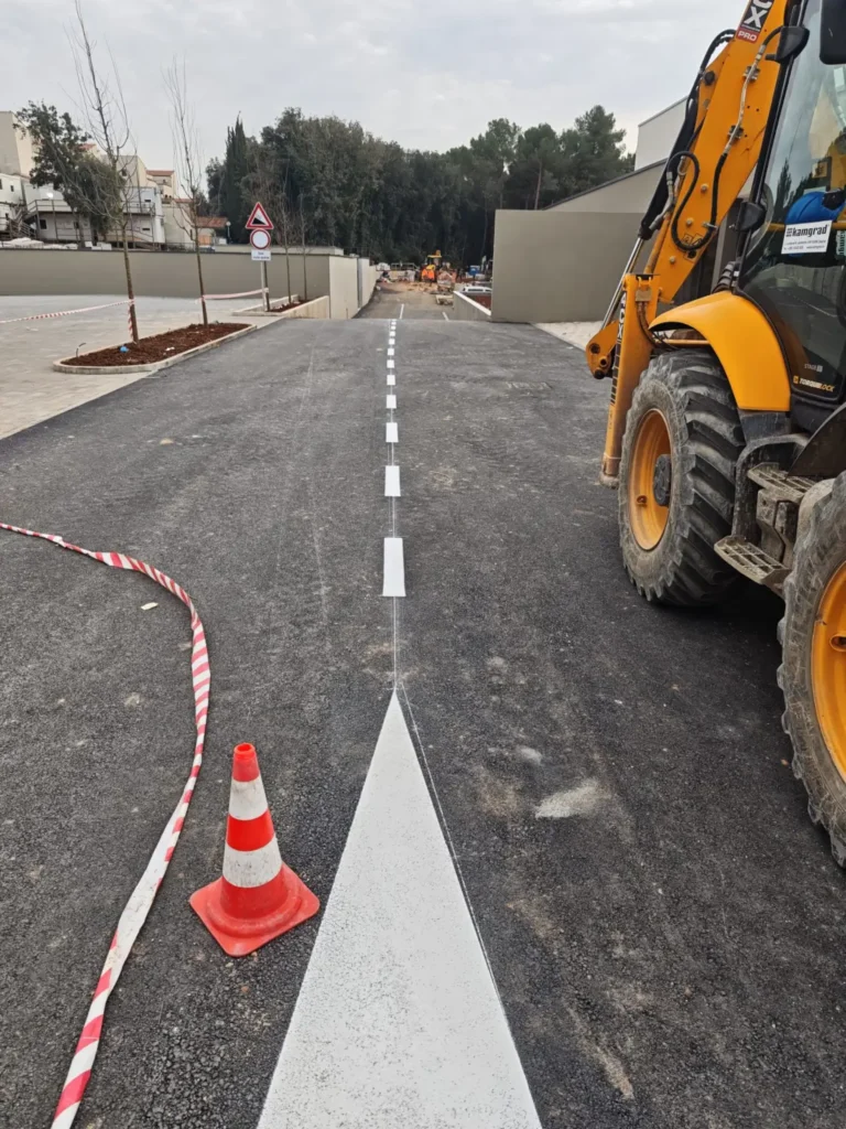 Priprema i izvlačenje središnje linije uz pomoć građevinske mehanizacije